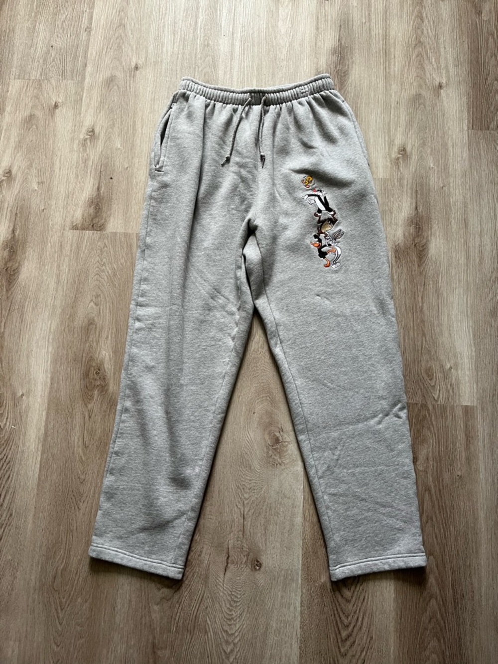 Vintage Warner Bros. Gray Sweatpants with Looney Tunes Embroidery